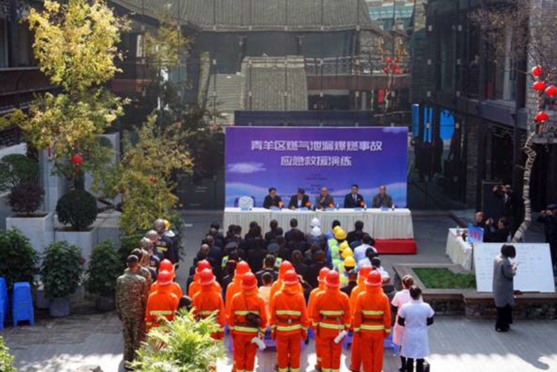 強化消防安全演練 筑牢平安“防火墻” ——文殊坊文創(chuàng)區(qū)舉行燃氣泄漏爆燃事故應(yīng)急救援