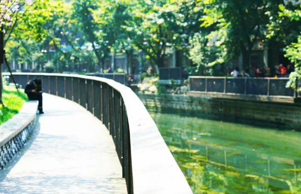 西郊河邊走一走，城市和春天一起醒來