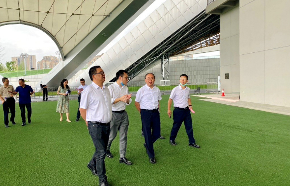 重慶市開州區(qū)人大常委會主任趙遠(yuǎn)坤、成都市金牛區(qū)人大常委會主任周道富一行調(diào)研成都露天音樂公園