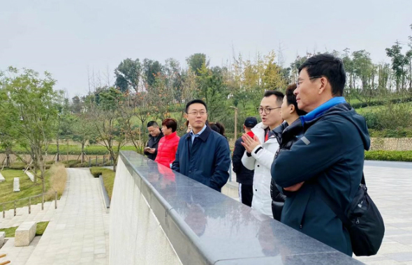國家體育總局登山運(yùn)動管理中心副主任張志堅(jiān)一行調(diào)研成都露天音樂公園