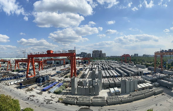 東西城市軸線東段（龍泉驛區(qū)界-金簡黃快速路）工程順利完成首根裝配式墩柱安裝工作