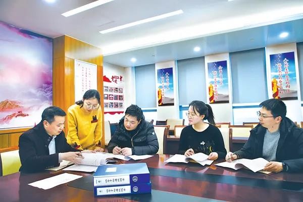 如實(shí)向黨組織報(bào)告?zhèn)€人有關(guān)事項(xiàng)，是檢驗(yàn)領(lǐng)導(dǎo)干部對黨是否忠誠老實(shí)的試金石